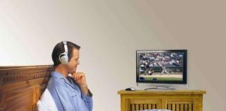 Cara menyambungkan fon kepala Bluetooth wayarles ke TV anda
